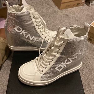 Lightly worn DKNY shoes 👟